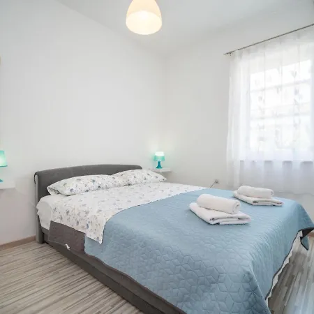 Leila-3 Apartament *
