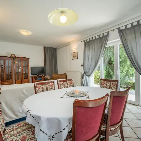 Apartament Leila-3 *